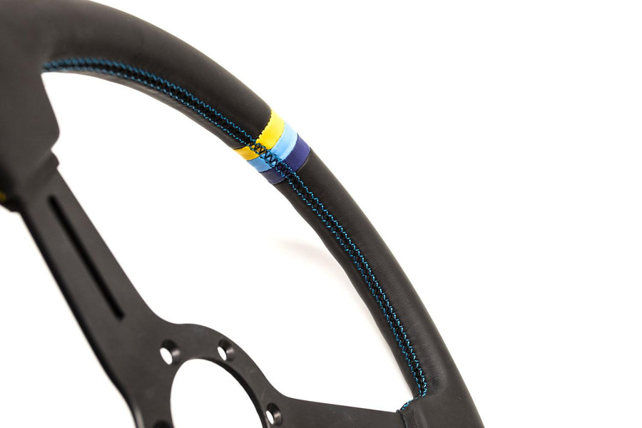 GReddy Sports "Medium Type" Ratti (47 mm syvyys), musta nahka, mustat puolat - 340 mm
