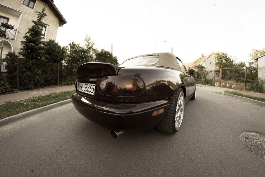"Ducktail"-tyylinen takaspoileri Mazda MX-5 NA