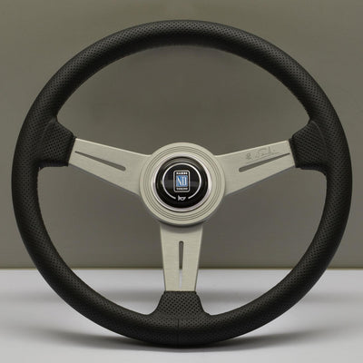 Nardi Classic ND34 Ratti, Musta Rei'itetty Nahka, Satiini Puolat, Harmaa Tikkaus, 40 mm Syvyys