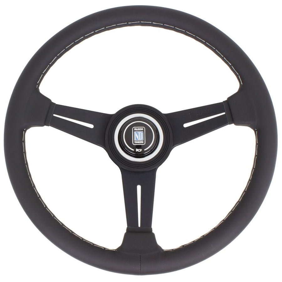 Nardi Classic ND34 Ratti, Musta Nahka, Mustat Puolat, Harmaa Tikkaus, 40 mm Syvyys