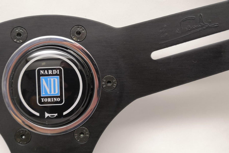 Nardi Competition Ratti, Mokkanahka, Mustat Puolat, Punainen Tikkaus, 40 mm Syvyys, Ø33 cm