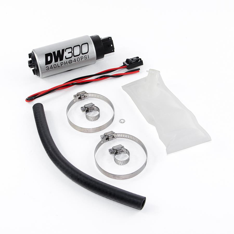 Deatschwerks DW300 340 L/h E85-polttoainepumppu Nissan 300ZX Z32 & Skyline R33