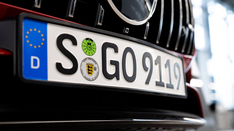 Mustat rekisterikilpitelineet