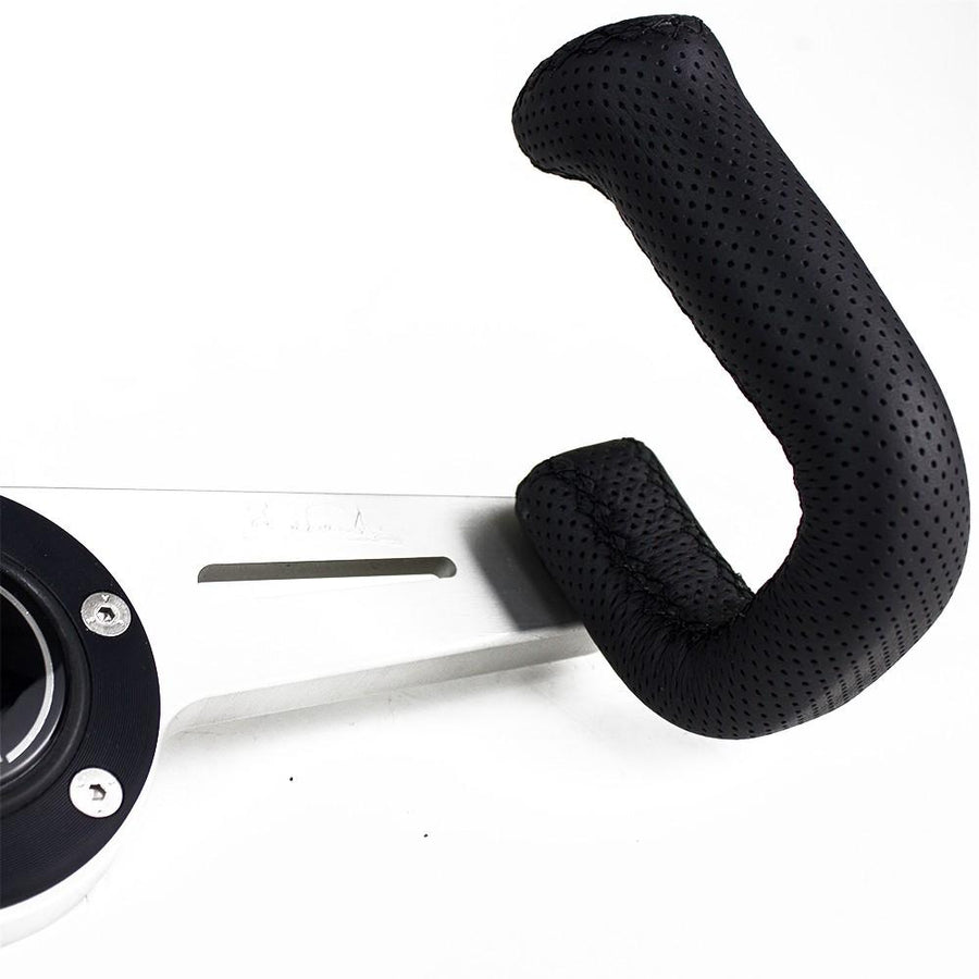 Nardi 2Spokes Ratti, Musta Rei'tetty nahka, Satiinipuolat, Musta tikkaus, Ø33 cm