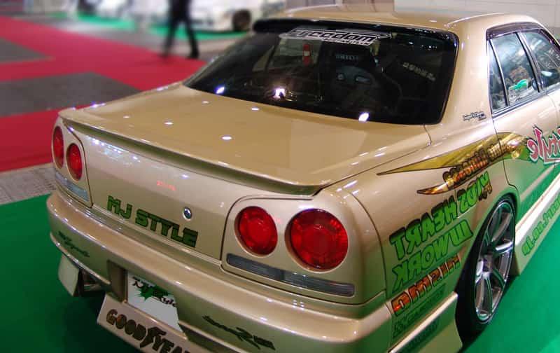 Origin Labo Takasiipi Nissan Skyline R34 (4-ovinen)
