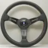 33c1d5f53ae20ca9a92cd5b8feac192f.jpg Nardi Deep Corn Ratti, Musta Rei'itetty Nahka, Mustat Puolat, 3-Osainen Italia Tikkaus, 50 mm Syvyys, Ø33 cm