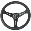 3e31db7afe51c110bd76f8010dd7996a.jpg Nardi Classic ND36 Ratti, Musta Rei'itetty Nahka, Mustat Puolat, Punainen Tikkaus, 40 mm Syvyys