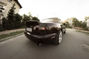 591cd326e8e6e629c6422cc7b9bca98d.jpg "Ducktail"-tyylinen takaspoileri Mazda MX-5 NA