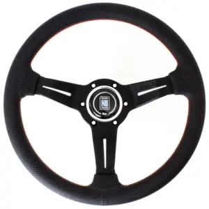 911b9ed39c16bebfbc114b0ecb4cd638.jpg Nardi Deep Corn Ratti, Musta Rei'itetty Nahka, Mustat Puolat, Punainen Tikkaus, 50 mm Syvyys, Ø33 cm