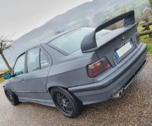 sedan5.jpg "Felony-tyylinen" leveä korisarja BMW E36 Sedanille