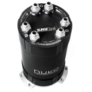 150-01-204-01.jpg Nuke Performance 2G Fuel Surge Tank 3.0 litraa ulkoisille polttoainepumpuille