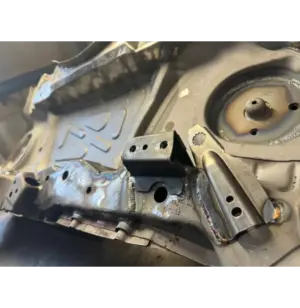 BMW E46 polttoainetankin / jarruletkun kiinnikkeiden korjauspalat